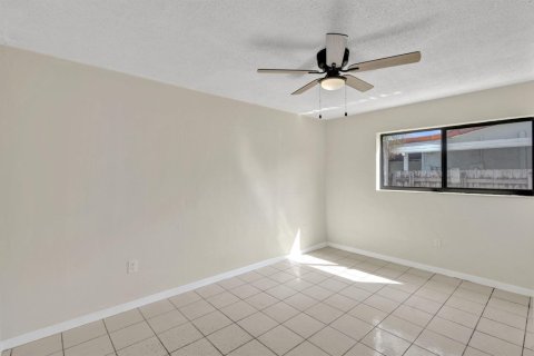 Villa ou maison à louer à Miami, Floride: 4 chambres, 182.83 m2 № 2376543 - photo 29