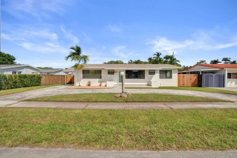Villa ou maison à louer à Miami, Floride: 4 chambres, 182.83 m2 № 2376543 - photo 5