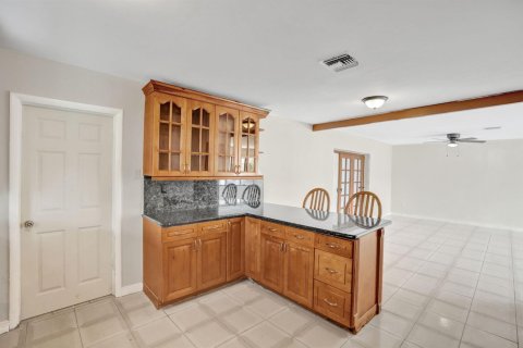 Villa ou maison à louer à Miami, Floride: 4 chambres, 182.83 m2 № 2376543 - photo 16