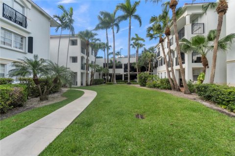 Condo in Aventura, Florida, 2 bedrooms  № 2013278 - photo 27