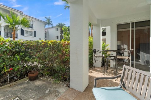 Condo in Aventura, Florida, 2 bedrooms  № 2013278 - photo 26