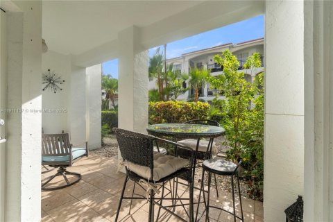 Condo in Aventura, Florida, 2 bedrooms  № 2013278 - photo 25