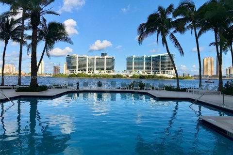 Condo in Aventura, Florida, 2 bedrooms  № 2013278 - photo 30
