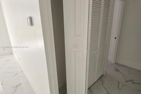 Condominio en venta en Lauderdale Lakes, Florida, 2 dormitorios, 87.7 m2 № 1935809 - foto 14