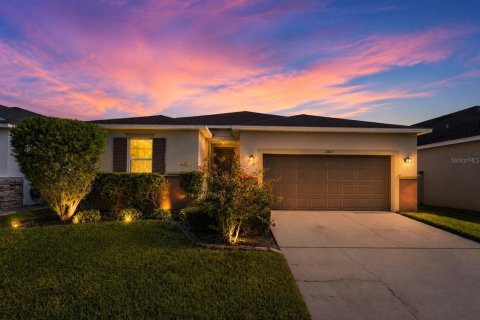 House in Orlando, Florida 3 bedrooms, 188.22 sq.m. № 2289539