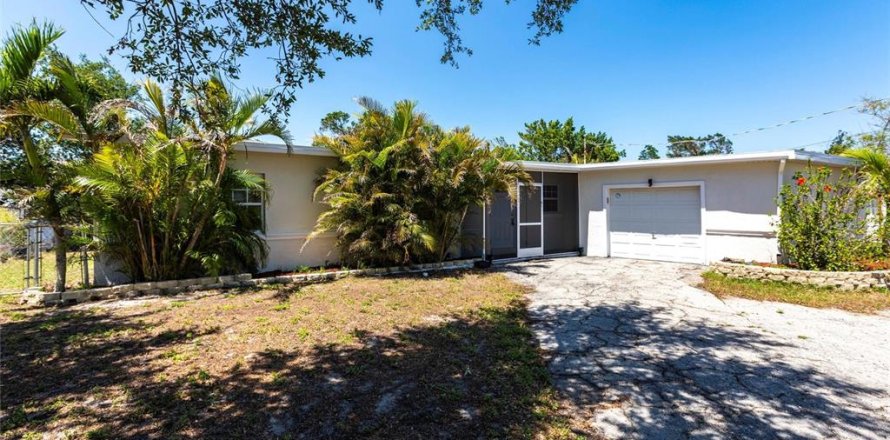 Casa en Port Charlotte, Florida 3 dormitorios, 152.92 m2 № 1629934