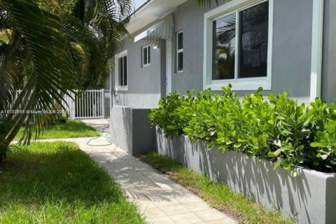 Propiedad comercial en venta en Miami Beach, Florida № 1864834 - foto 21