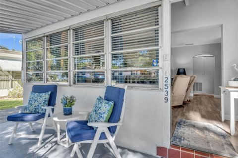 Casa en venta en Hollywood, Florida, 2 dormitorios, 83.98 m2 № 2009642 - foto 3