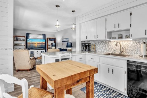 Casa en venta en Hollywood, Florida, 2 dormitorios, 83.98 m2 № 2009642 - foto 17