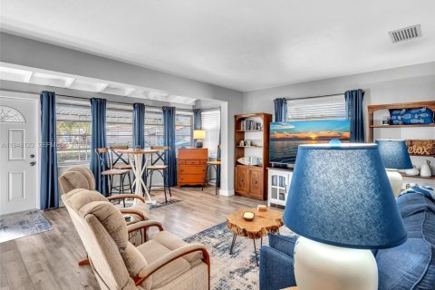 Casa en venta en Hollywood, Florida, 2 dormitorios, 83.98 m2 № 2009642 - foto 8