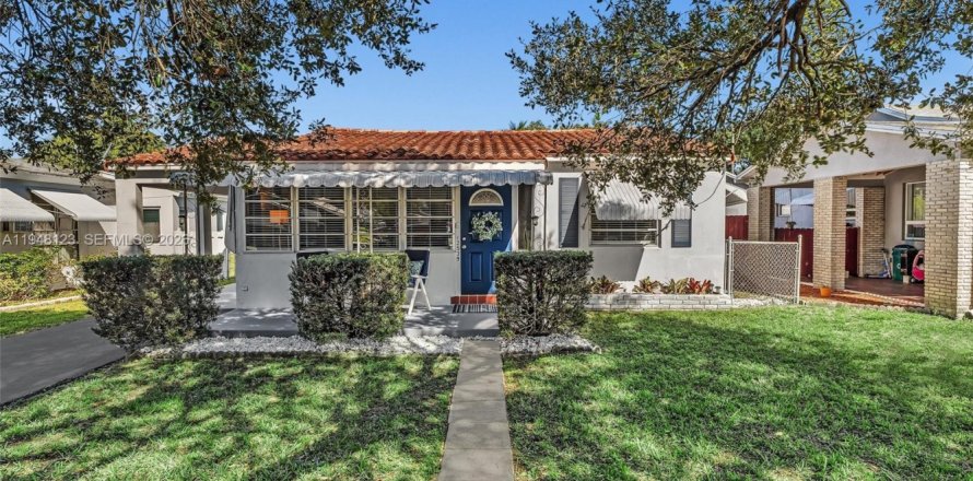 Casa en Hollywood, Florida 2 dormitorios, 83.98 m2 № 2009642