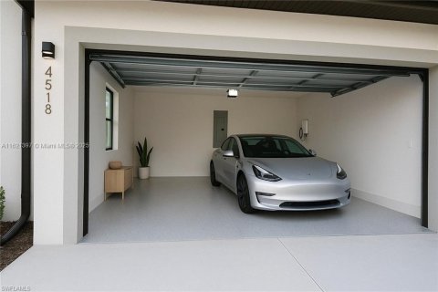 House in Naples, Florida 3 bedrooms, 150.69 sq.m. № 2035077 - photo 16