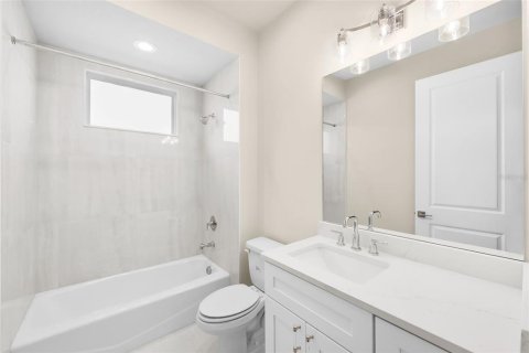 House in Tarpon Springs, Florida 3 bedrooms, 178.93 sq.m. № 2344850 - photo 23