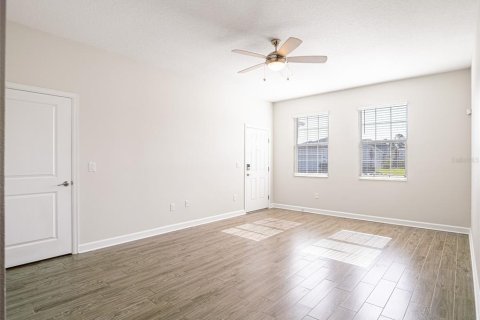 House in Davenport, Florida 6 bedrooms, 360.46 sq.m. № 2216825 - photo 7