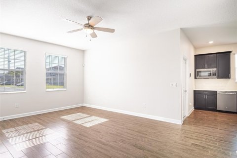 House in Davenport, Florida 6 bedrooms, 360.46 sq.m. № 2216825 - photo 6