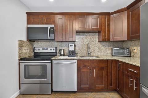 Condominio en West Palm Beach, Florida, 1 dormitorio  № 2181069