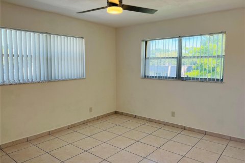 Condominio en venta en Tamarac, Florida, 2 dormitorios, 88.16 m2 № 2007464 - foto 7