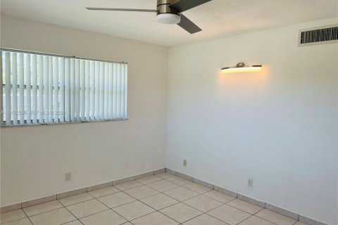 Condominio en venta en Tamarac, Florida, 2 dormitorios, 88.16 m2 № 2007464 - foto 8