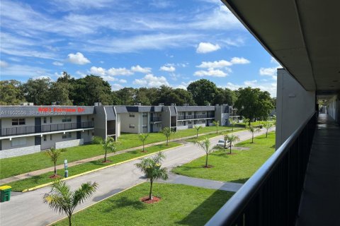 Condominio en venta en Tamarac, Florida, 2 dormitorios, 88.16 m2 № 2007464 - foto 28