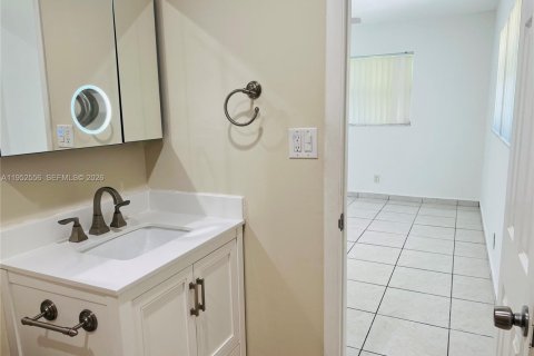 Condominio en venta en Tamarac, Florida, 2 dormitorios, 88.16 m2 № 2007464 - foto 18