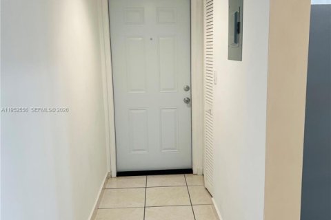 Condominio en venta en Tamarac, Florida, 2 dormitorios, 88.16 m2 № 2007464 - foto 24