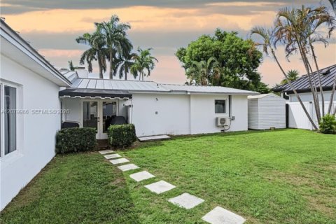 House in Fort Lauderdale, Florida 3 bedrooms № 2333721 - photo 8