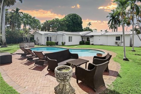 House in Fort Lauderdale, Florida 3 bedrooms № 2333721 - photo 4