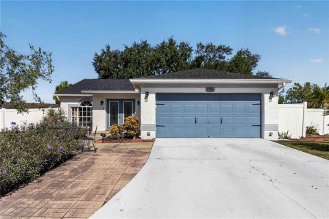 House in Brandon, Florida 3 bedrooms, 141.68 sq.m. № 2221429