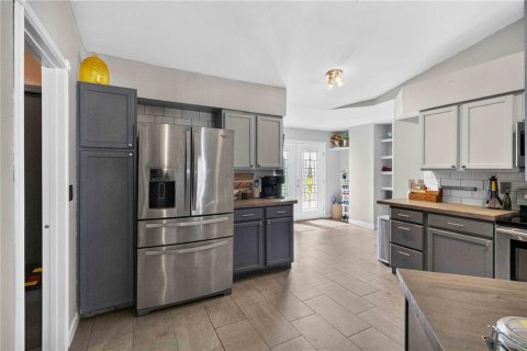 House in Brandon, Florida 3 bedrooms, 141.68 sq.m. № 2221429 - photo 6