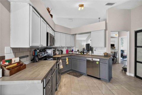House in Brandon, Florida 3 bedrooms, 141.68 sq.m. № 2221429 - photo 7