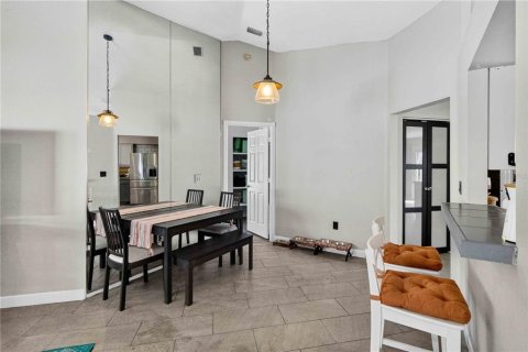 House in Brandon, Florida 3 bedrooms, 141.68 sq.m. № 2221429 - photo 11