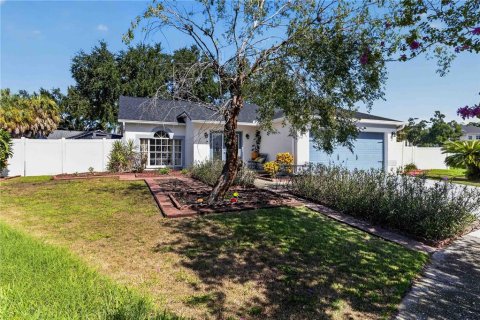 House in Brandon, Florida 3 bedrooms, 141.68 sq.m. № 2221429 - photo 26