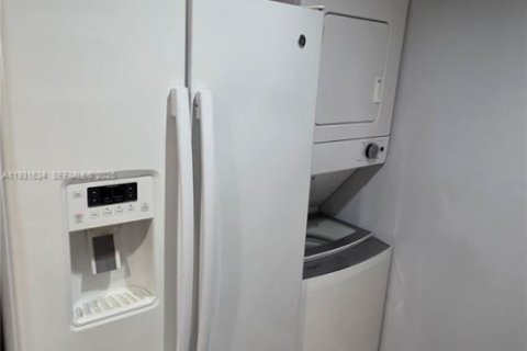 Снять в аренду квартиру в Пемброк-Пайнс, Флорида 2 спальни, 70.05м2, № 2034688 - фото 8