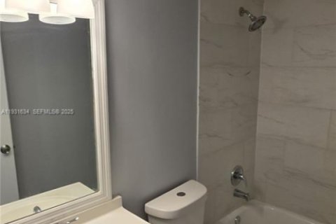 Снять в аренду квартиру в Пемброк-Пайнс, Флорида 2 спальни, 70.05м2, № 2034688 - фото 9