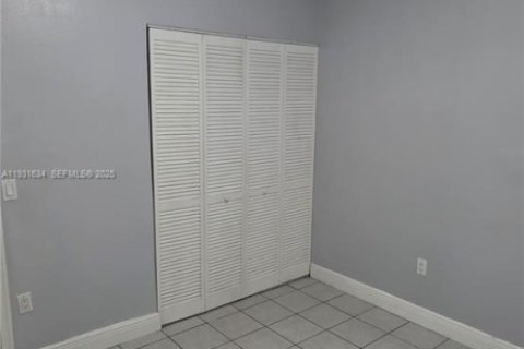 Снять в аренду квартиру в Пемброк-Пайнс, Флорида 2 спальни, 70.05м2, № 2034688 - фото 7