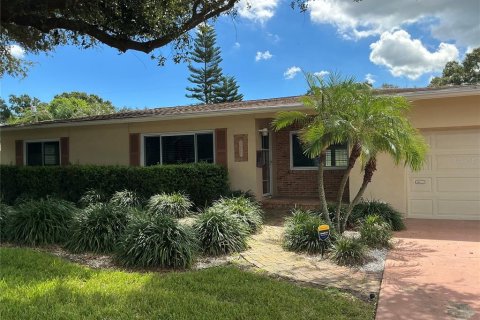 Villa ou maison à louer à Saint Petersburg, Floride: 4 chambres, 196.77 m2 № 2384174 - photo 3