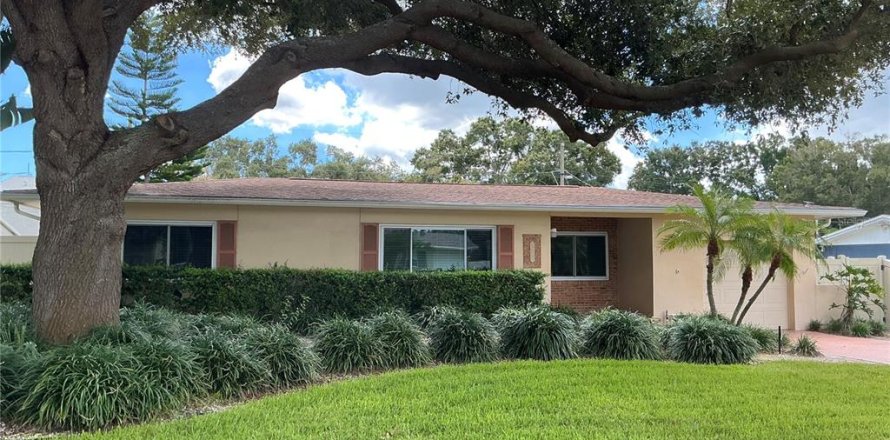 Villa ou maison à Saint Petersburg, Floride 4 chambres, 196.77 m2 № 2384174