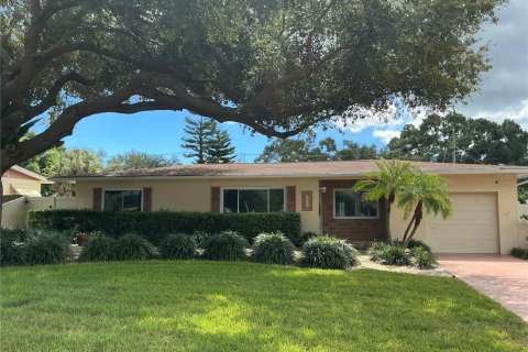 Villa ou maison à louer à Saint Petersburg, Floride: 4 chambres, 196.77 m2 № 2384174 - photo 2