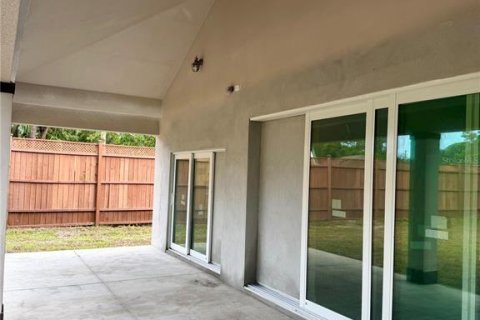 House in North Port, Florida 3 bedrooms, 168.15 sq.m. № 674008 - photo 25