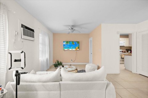 Studio in Lake Worth, Florida № 2171525 - photo 4