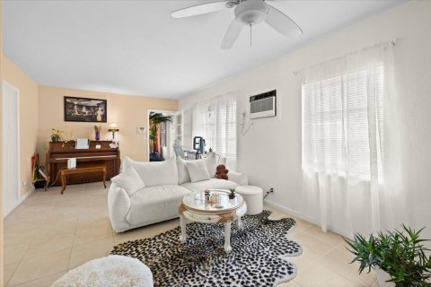 Studio in Lake Worth, Florida № 2171525