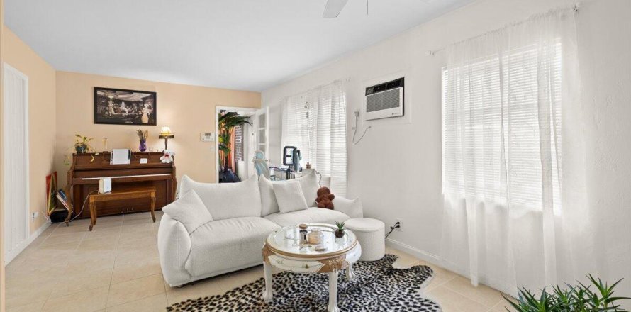 Studio in Lake Worth, Florida № 2171525