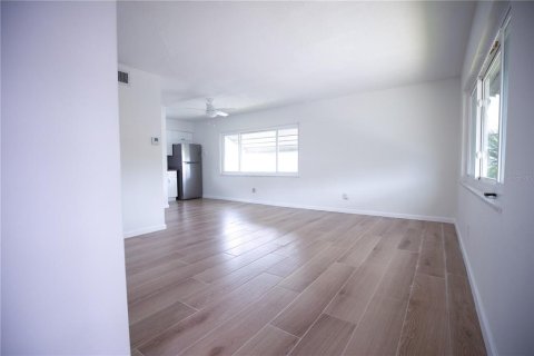 House in Largo, Florida 1 bedroom, 63.17 sq.m. № 1900128 - photo 6
