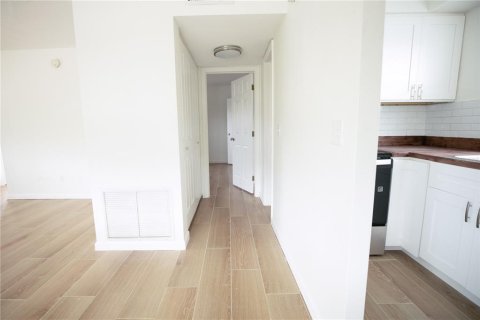 House in Largo, Florida 1 bedroom, 63.17 sq.m. № 1900128 - photo 11
