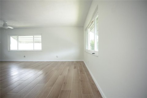 House in Largo, Florida 1 bedroom, 63.17 sq.m. № 1900128 - photo 5