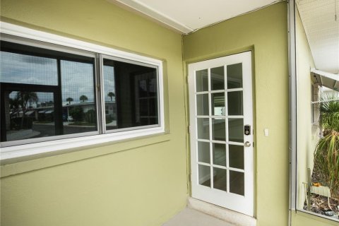 House in Largo, Florida 1 bedroom, 63.17 sq.m. № 1900128 - photo 2