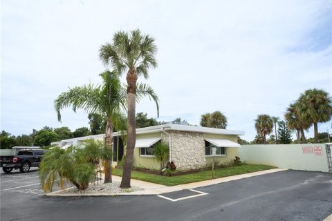 House in Largo, Florida 1 bedroom, 63.17 sq.m. № 1900128 - photo 3