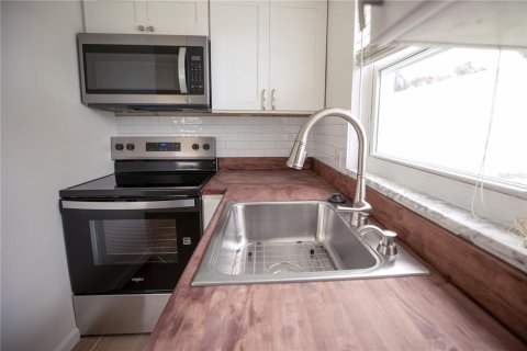 House in Largo, Florida 1 bedroom, 63.17 sq.m. № 1900128 - photo 10