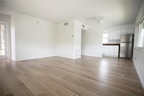 House in Largo, Florida 1 bedroom, 63.17 sq.m. № 1900128 - photo 7