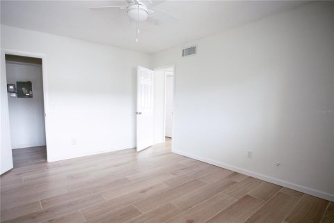 House in Largo, Florida 1 bedroom, 63.17 sq.m. № 1900128 - photo 17
